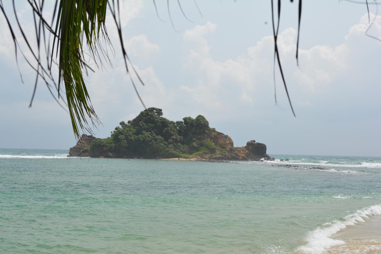 Sayurima Beach Hotel Ahangama Exterior photo