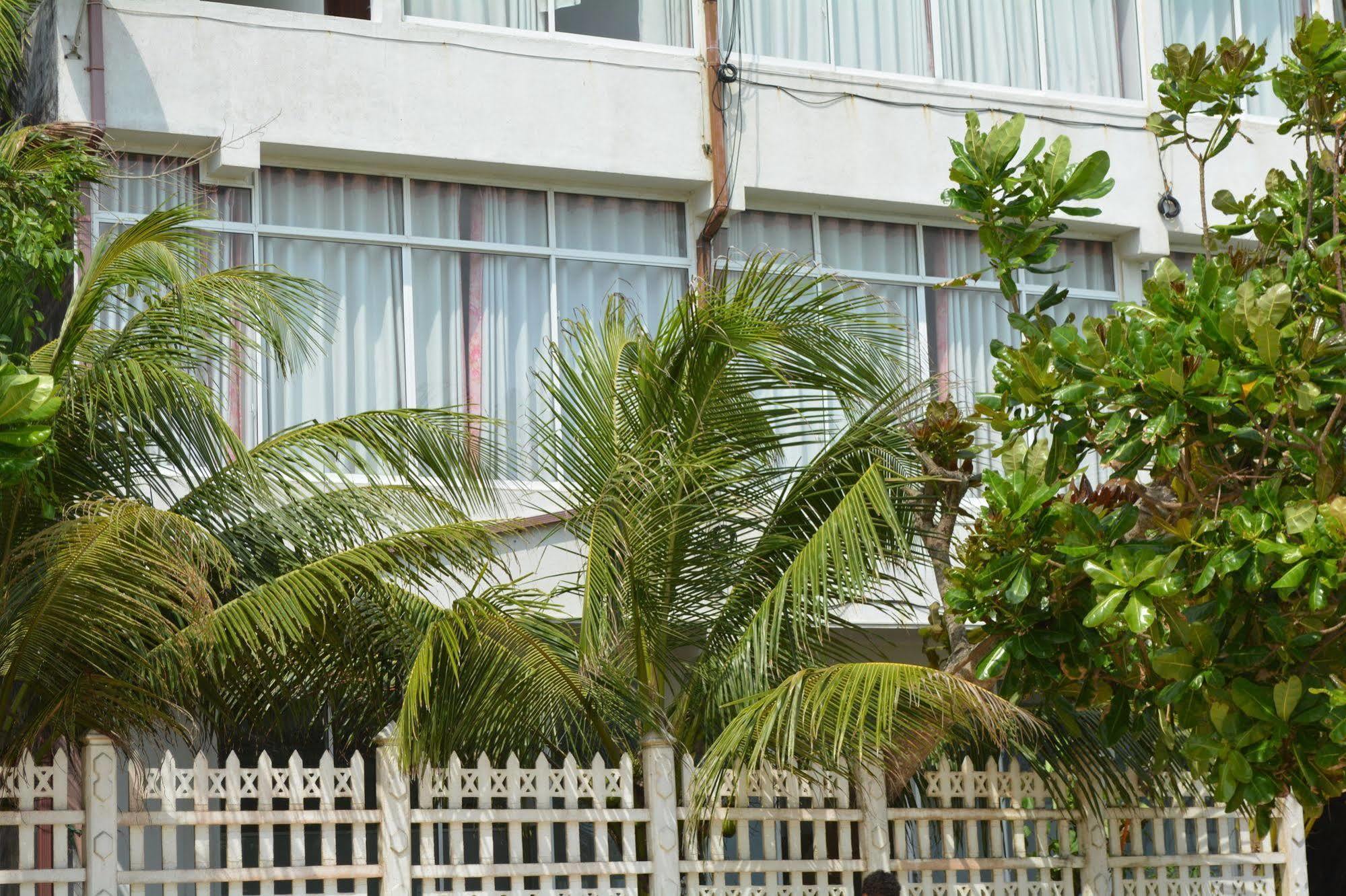 Sayurima Beach Hotel Ahangama Exterior photo